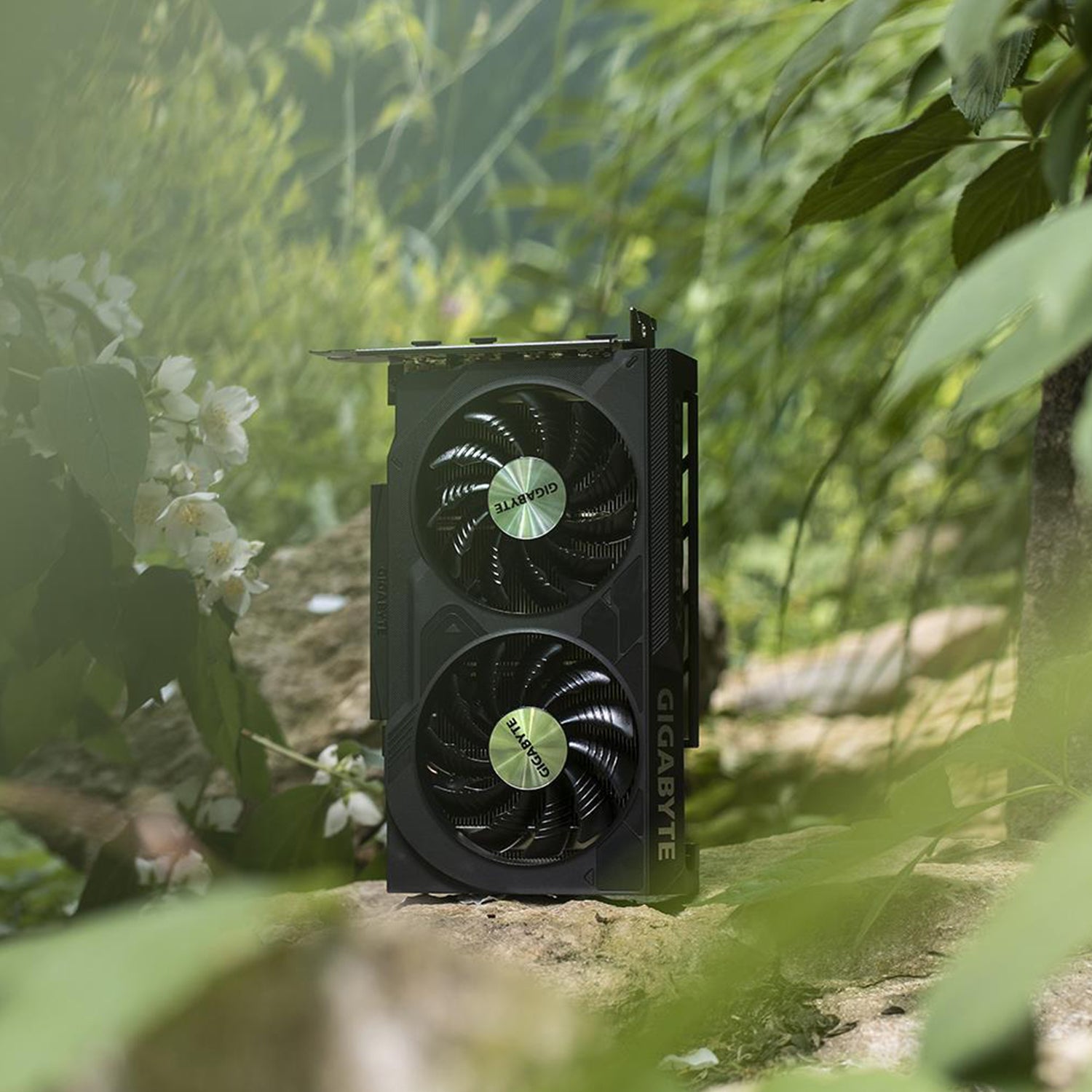 GIGABYTE GeForce RTX 4060 WINDFORCE OC 8G Graphics Card | 3D Active fan With Unique Blade Fan | 8GB GDDR6 | 2x HDMI, 2x Display Port - (GV-N4060WF2OC-8GD)